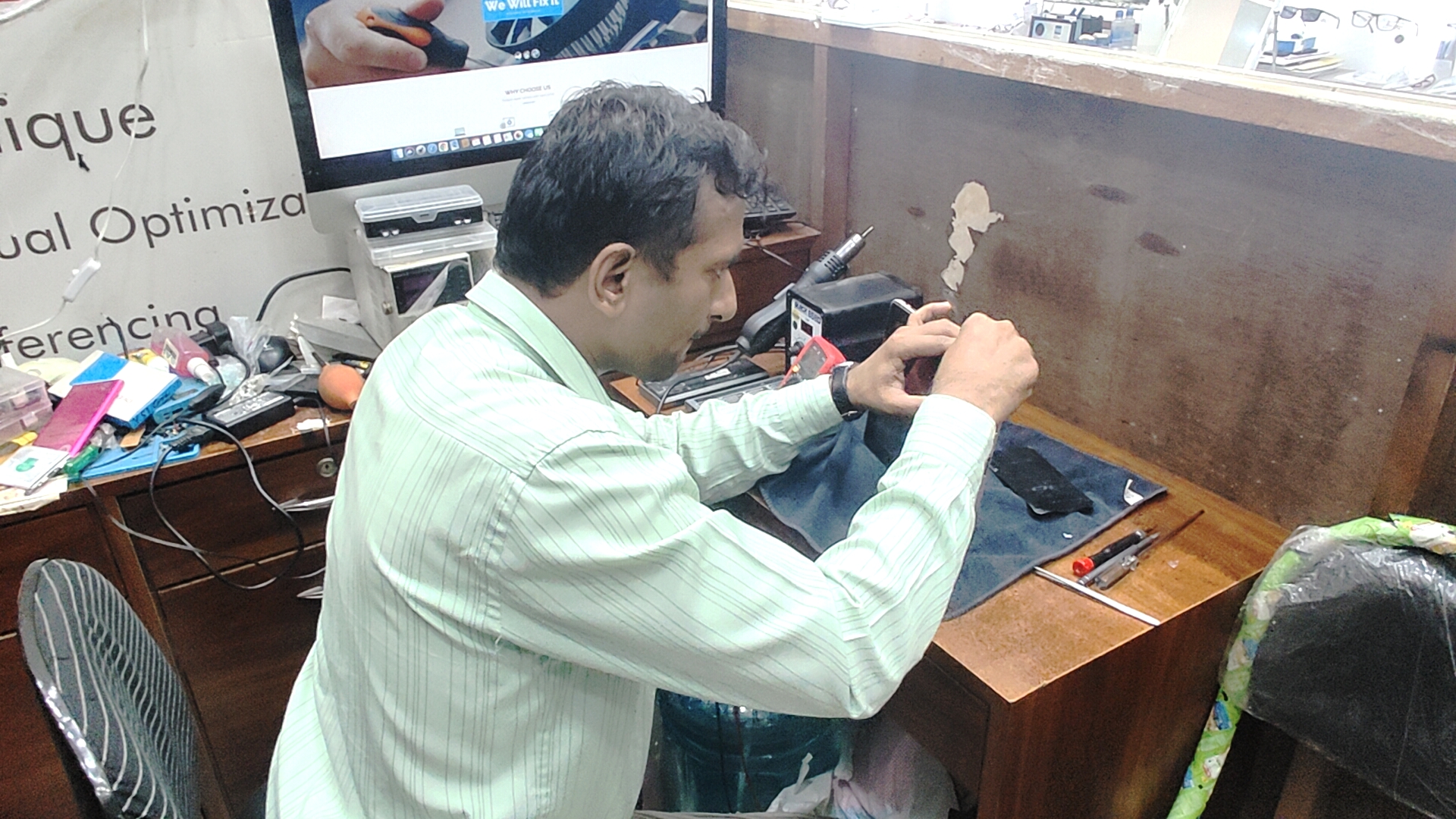 Professional repair solutions for electronics and gadgets about page